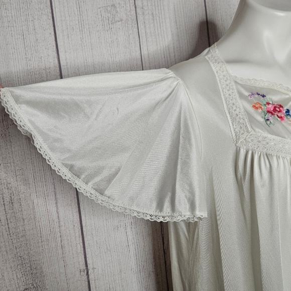 Vintage 70s Sears White Nylon Nightgown with Floral Embroidery, size Medium - Picture 5 of 9